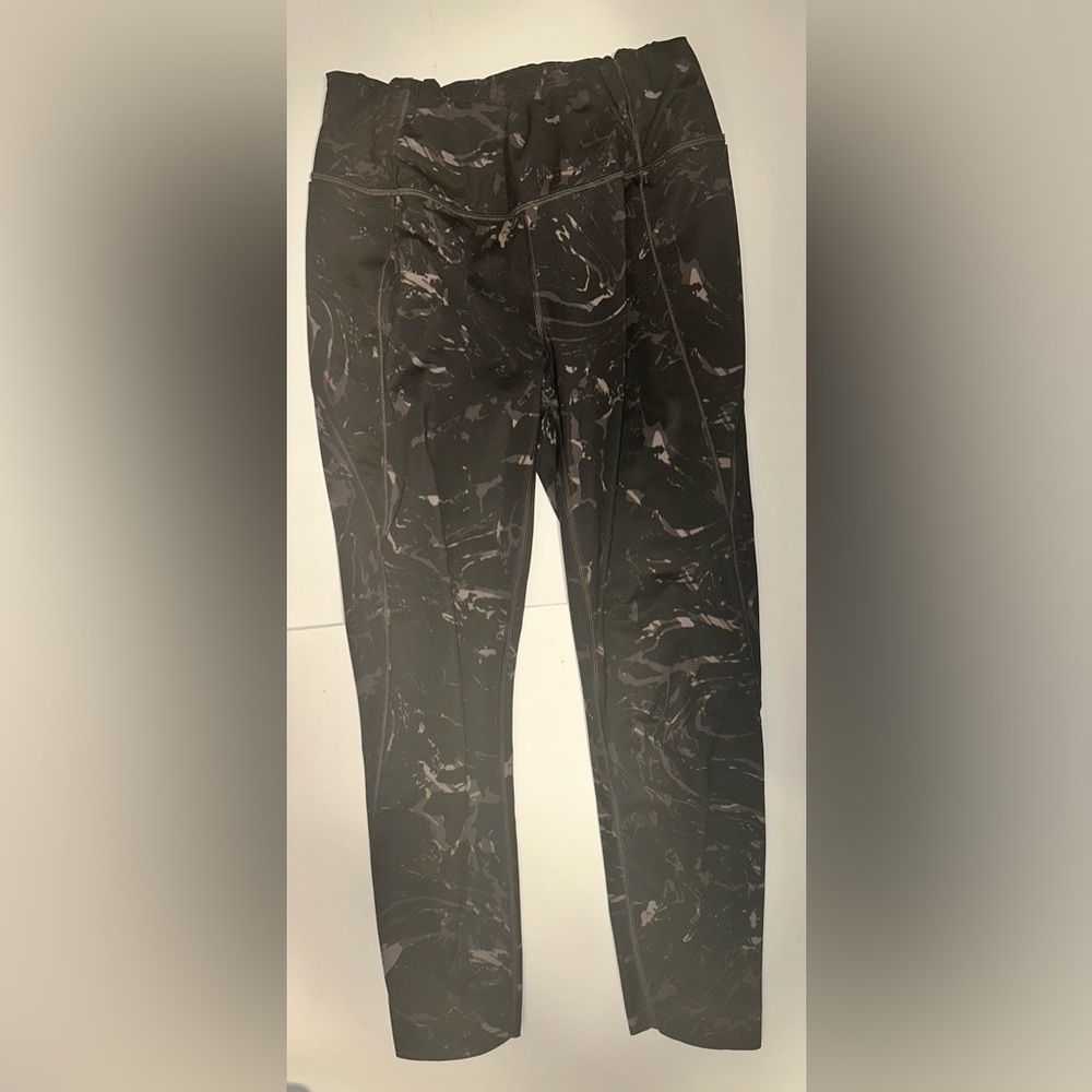 Athleta Velocity Stash Pocket Marble 7/8 Tight Black Purple Print Women’s Size M